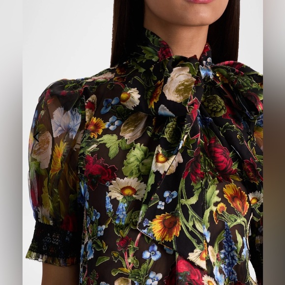Alice + Olivia Tops - Alice + Olivia
Brentley Floral Puff-Sleeve Blouse. XL. NWT